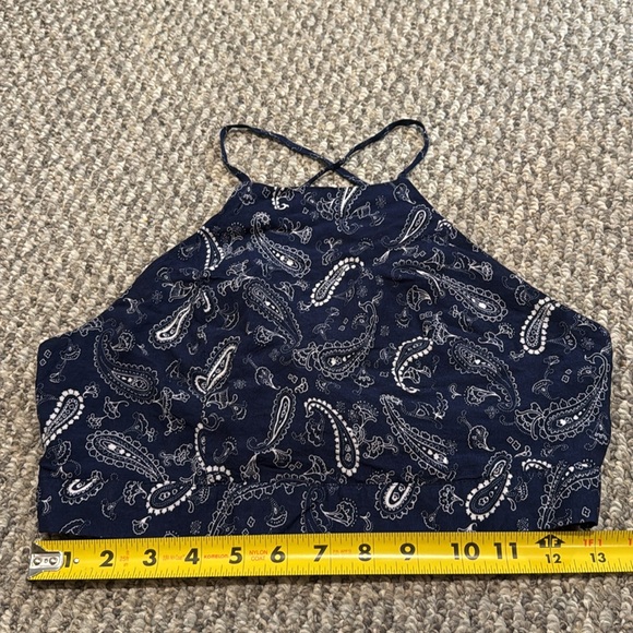 ⭐️5/$15⭐️ Paisley crop top - Picture 2 of 4